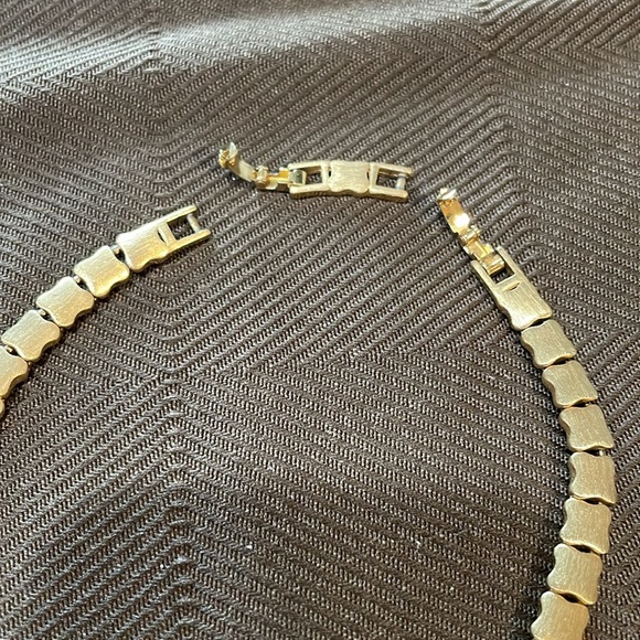 Monet vintage gold tone statement necklace - Picture 7 of 8